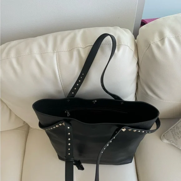 New, never used Valentino rock stud tote. Perfect condition - Picture 5 of 8
